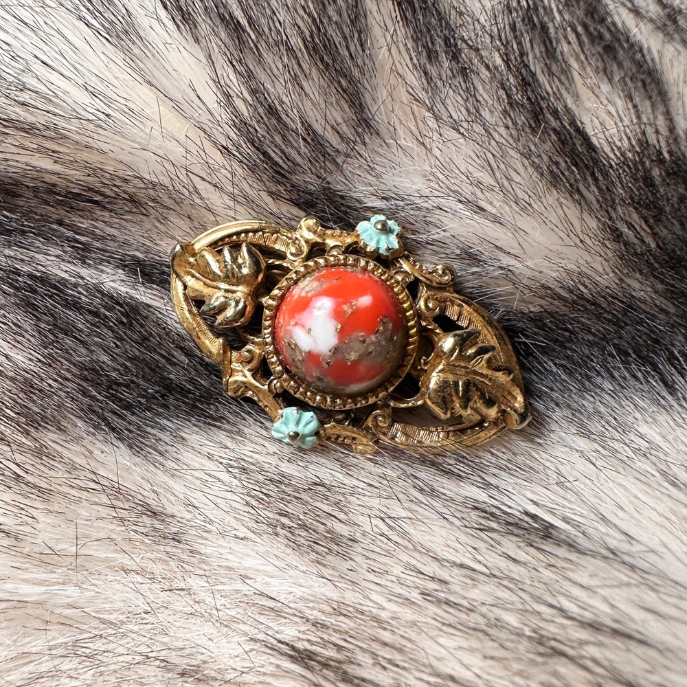 Victorian Style Gold Tone Bezel Red Jasper Brooch